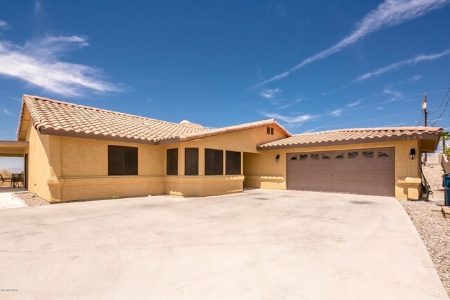 Primary Photo - Long Term Pool Home Rental!! 3 Bedrooms 4 ...