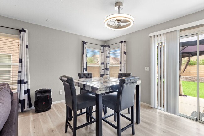 Building Photo - Cozy Furnished 3bed 3bath l Near Southern Highlands