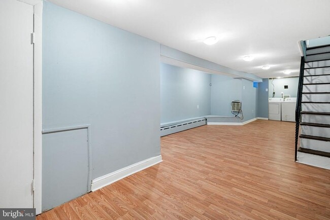 Building Photo - 447 N Wilton St