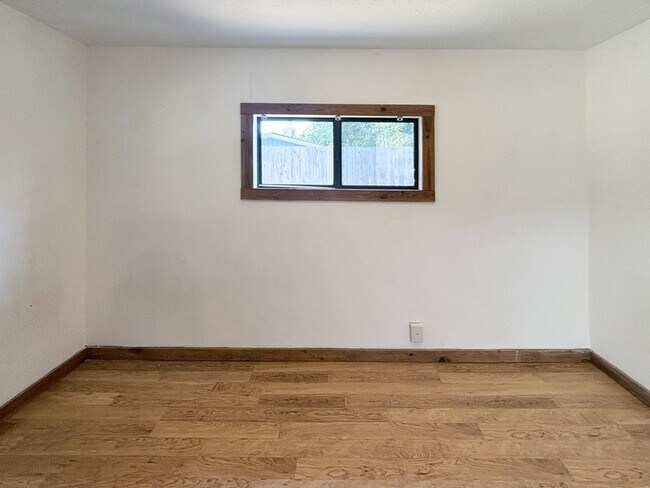 Building Photo - 3817 E Amazon Dr