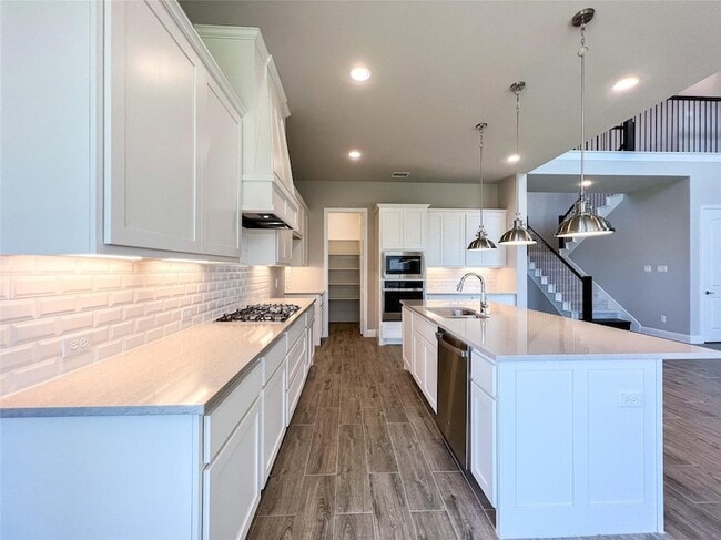 Building Photo - 2201 Essex Ct