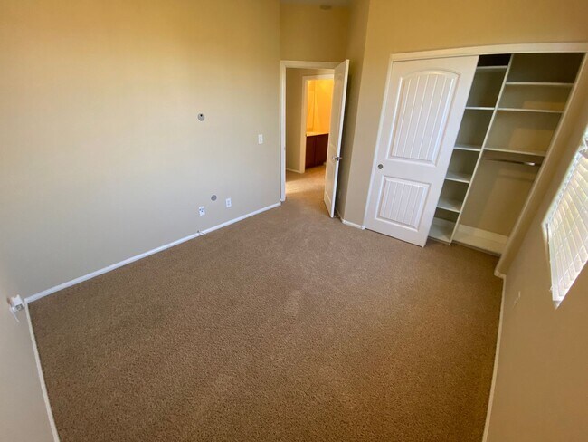 Building Photo - Wonderful 4 bed/2.5 bath home located in the NW area of Las Vegas