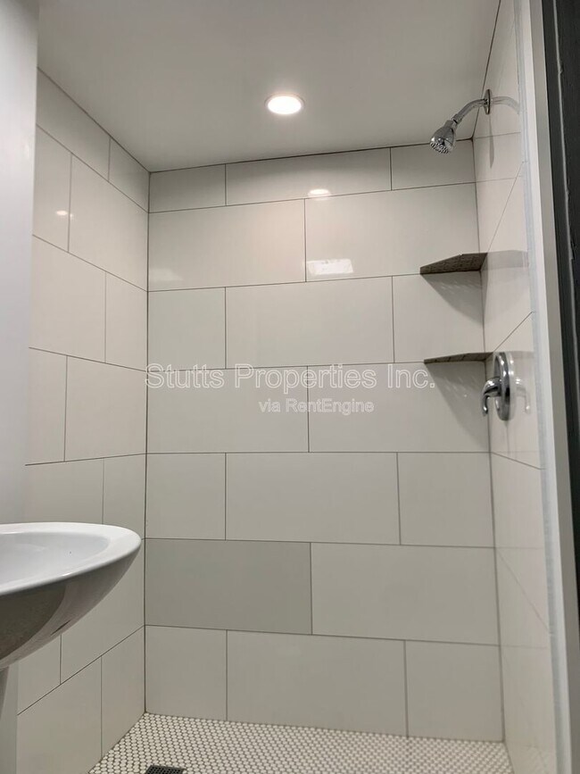 Building Photo - 617 Howell St