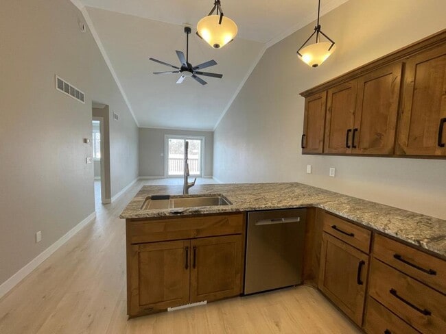 Building Photo - 1232 45th Ave NE