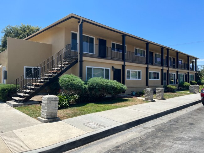 Primary Photo - 900 S Highland Ave