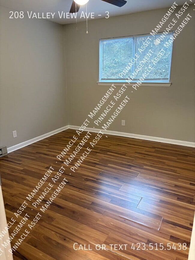 Building Photo - 208 Valley View Ave