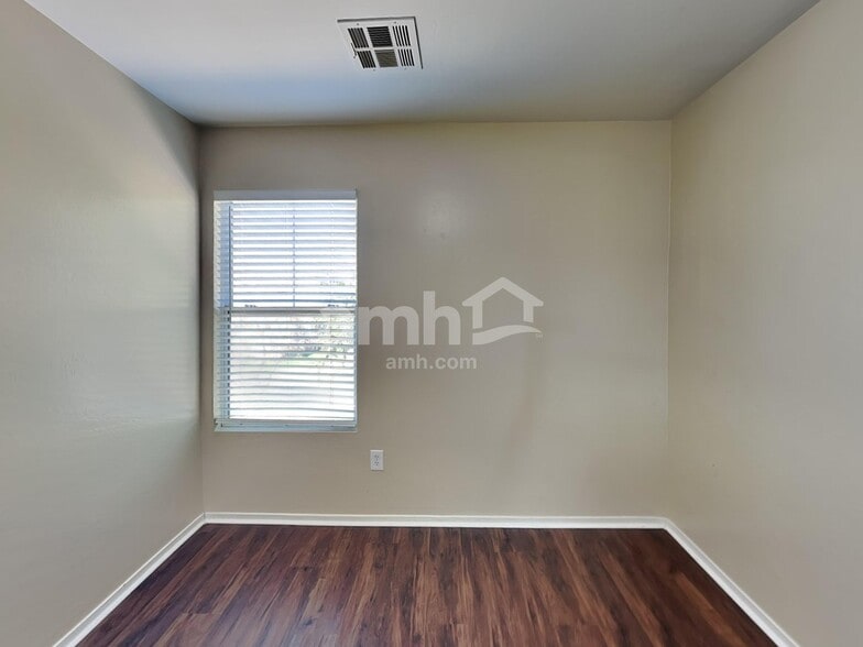 Building Photo - 1217 S 121st Dr