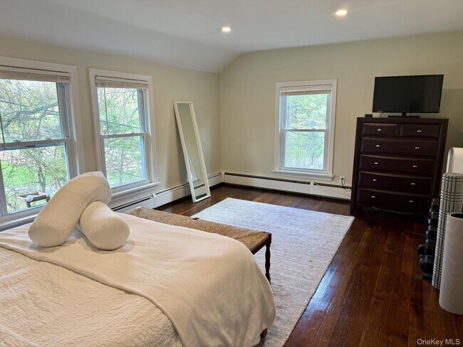 Building Photo - 104 Titicus Rd