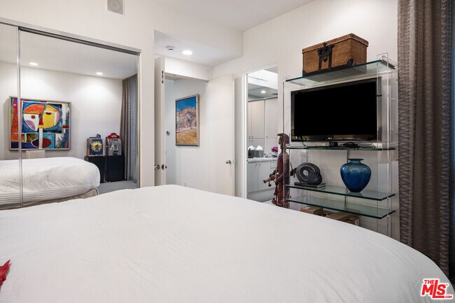 Building Photo - 6 Rocky Ln