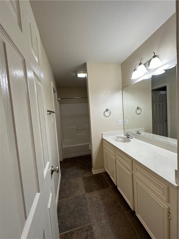 Building Photo - 14905 Dasmarinas Dr