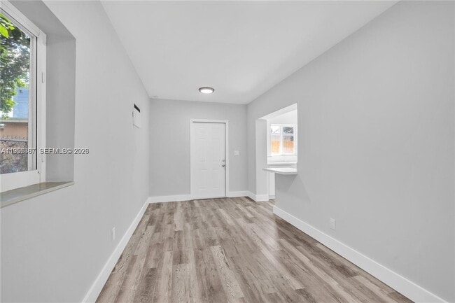 Building Photo - 2729 SW 18th St