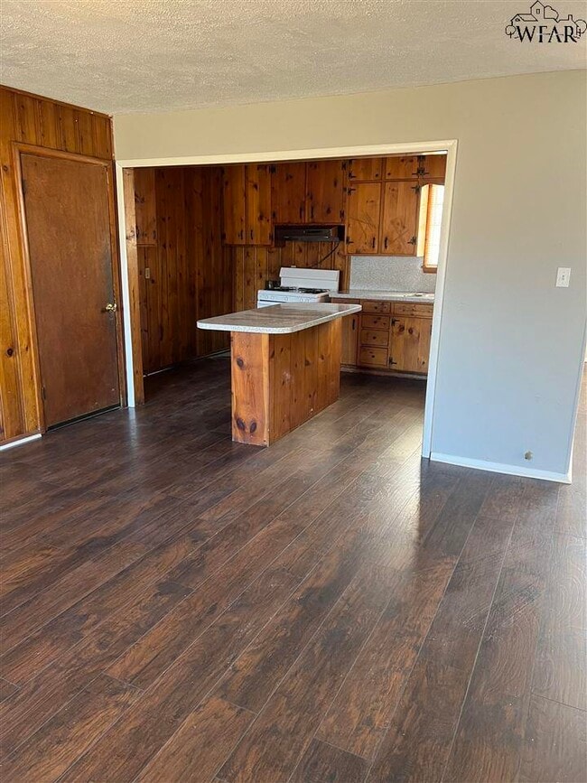 Building Photo - 1118 Ireland St