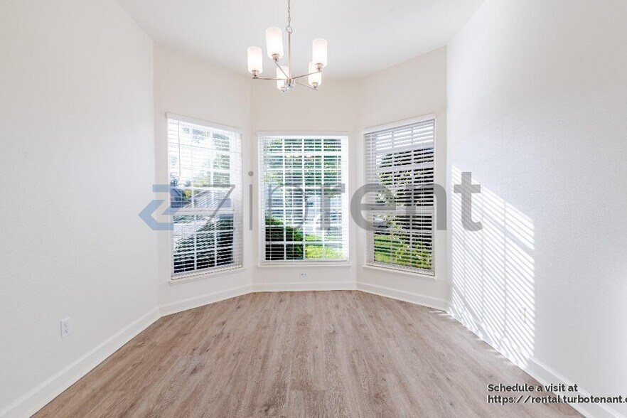 Building Photo - 2703 Albany Ave