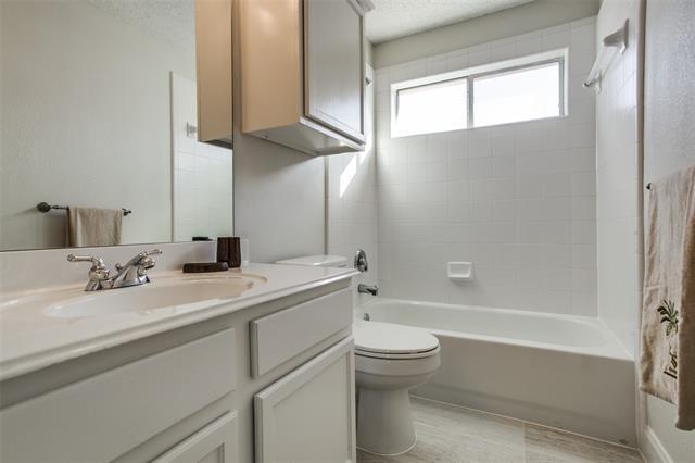 Building Photo - 3708 Villanova Dr