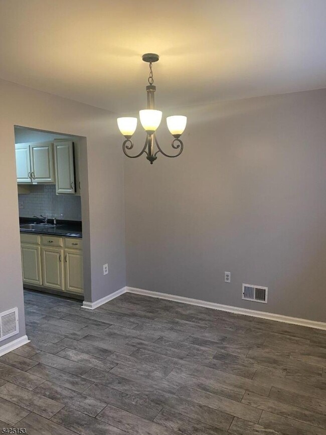 Building Photo - 7 Rutgers Dr