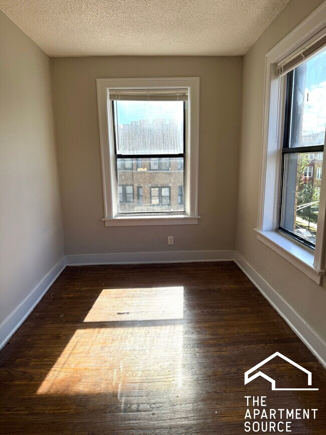 Building Photo - 6959 S Paxton Ave