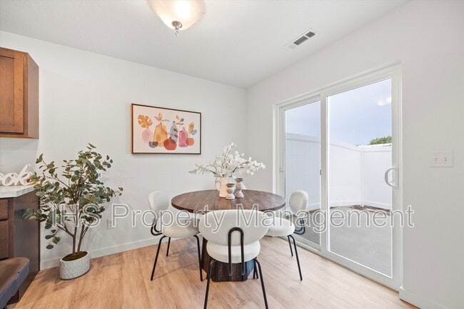 Building Photo - 4823 W Quinault Dr