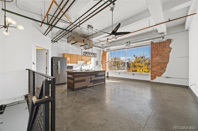 Building Photo - 1777 E 39th Ave