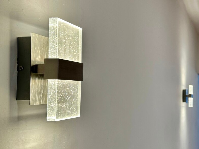 Updated modern LED lighting throughout. - 328 High St