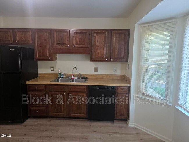 Building Photo - 6550 Thetford Ct