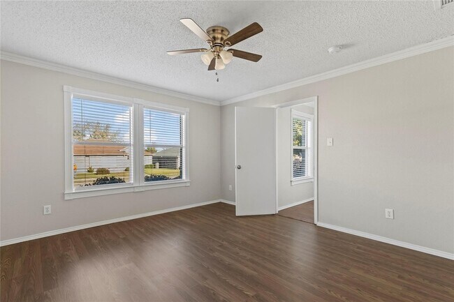 Building Photo - 1543 Englewood Dr
