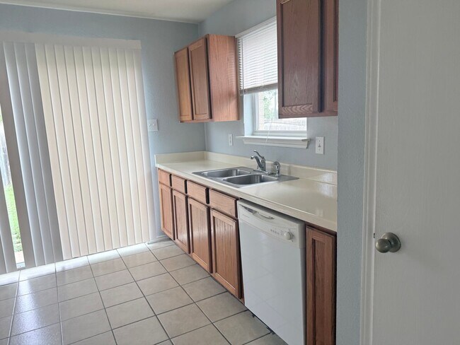 Building Photo - 10607 Shaenview