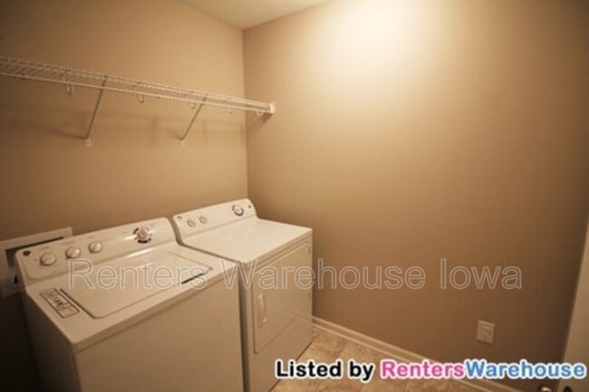 Building Photo - 9155 Coneflower Dr