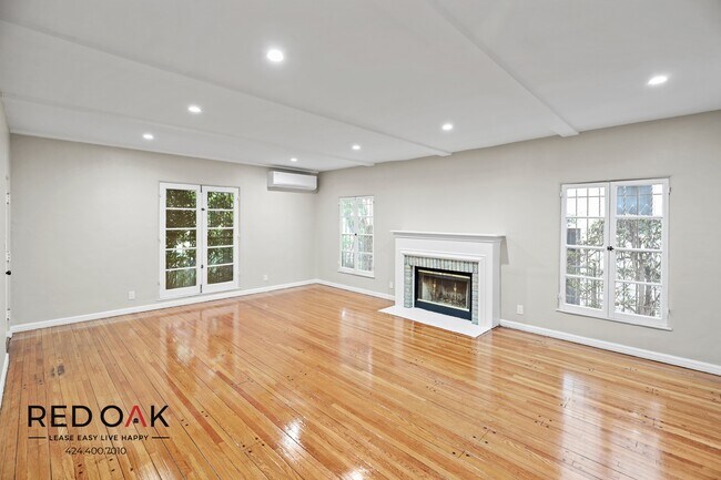 Building Photo - 206 S Martel Ave