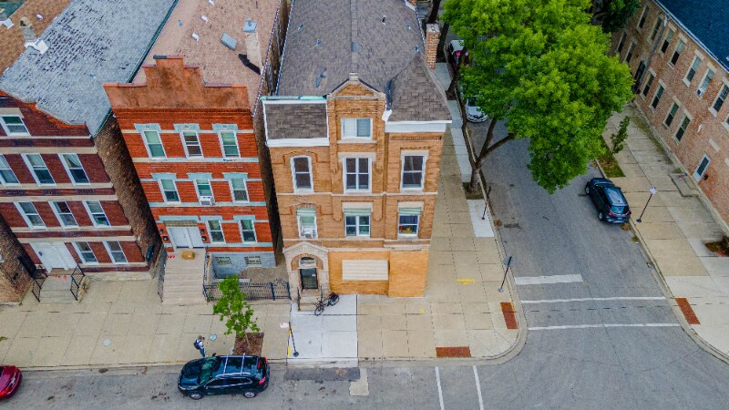 Building Photo - 3225 S May St