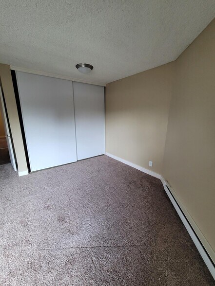 Building Photo - 8585 SW Canyon Ln
