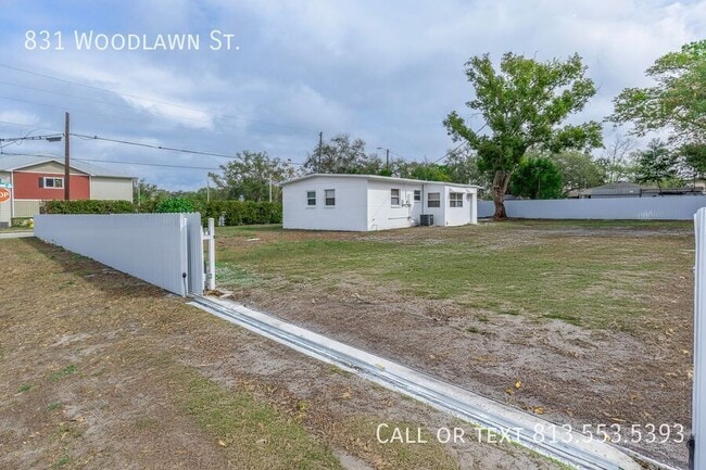 Building Photo - 831 Woodlawn St