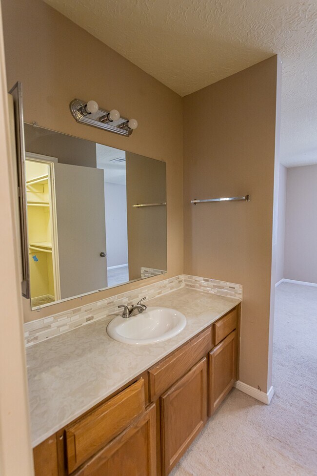 Building Photo - 1907 Country Village Blvd