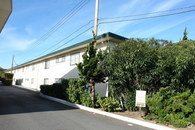 Building Photo - Thorndike Apartments