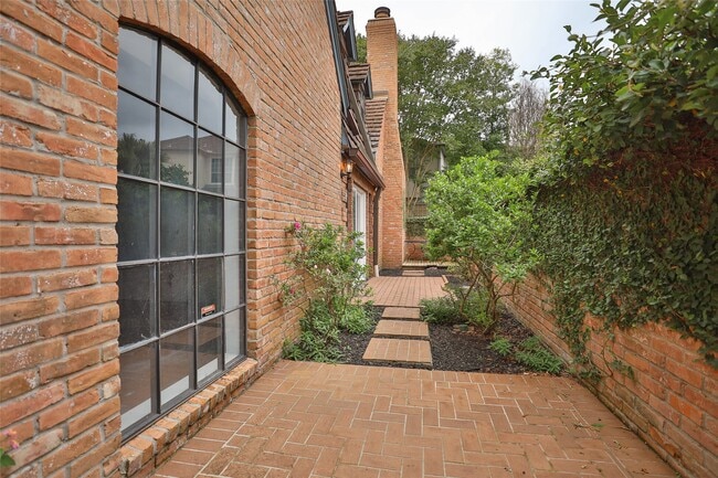 Building Photo - 5370 Brownway St