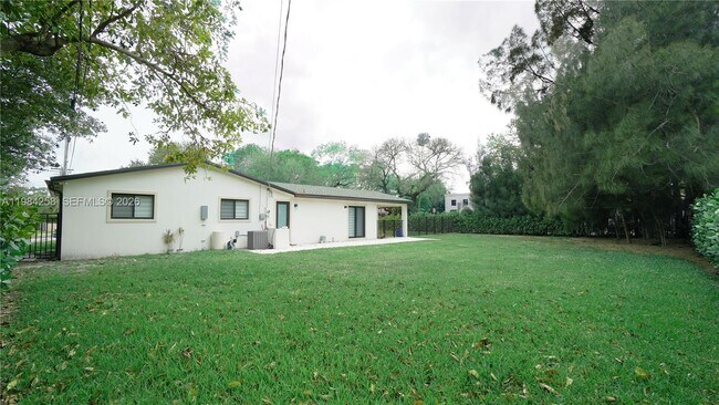 Building Photo - 255 Grant Dr