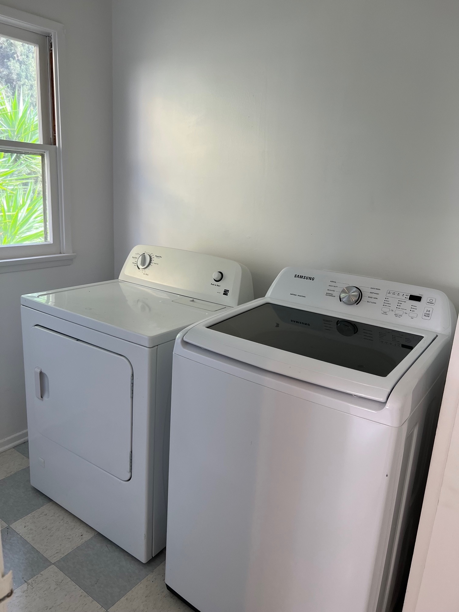 Laundry room inside - 1606 Westerly Ter