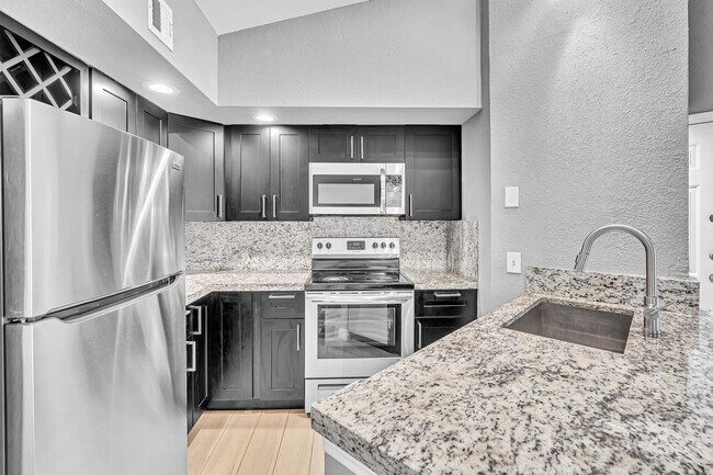 Building Photo - 3300 Pinewalk Dr N