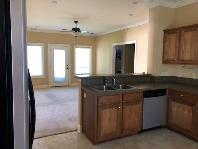 Building Photo - 237 Dogwood Cir