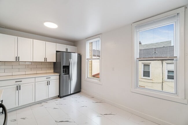 Building Photo - 1738 Main St