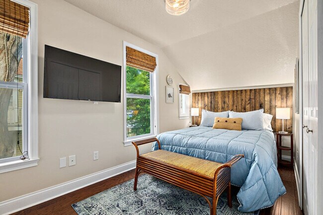 Building Photo - 27 Desoto Pl