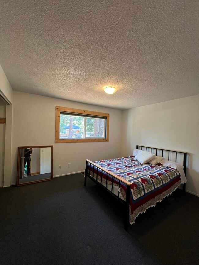 Building Photo - 654 Eloise Ave