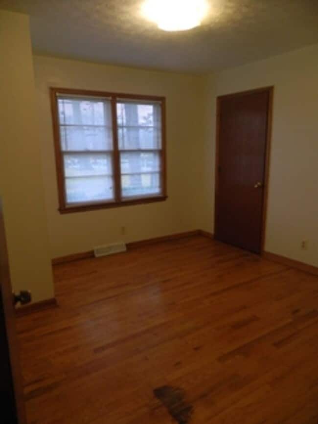 Building Photo - Spacious Ranch House off Old Forest Road