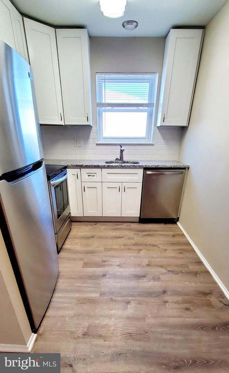 Building Photo - 311 W 4th St