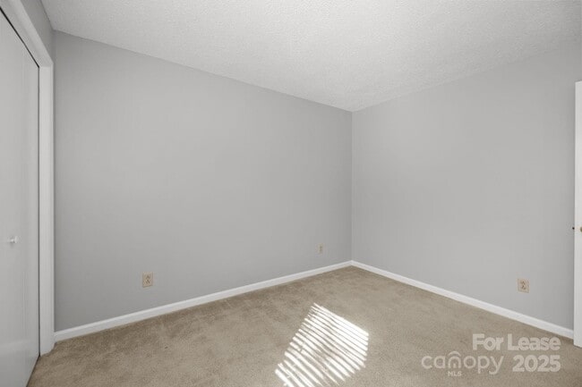 Building Photo - 2505 Stockbridge Dr