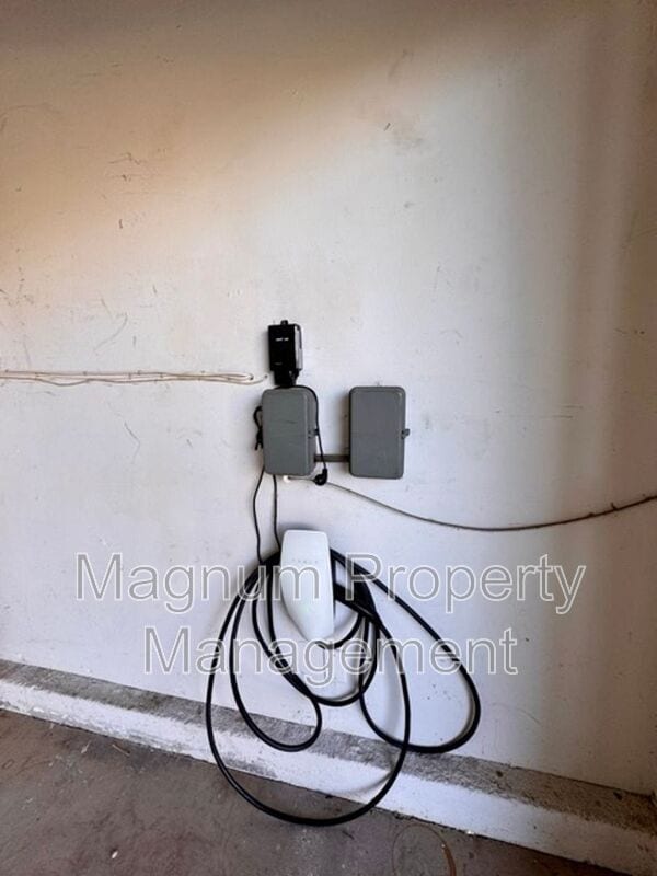 Building Photo - 40085 Temecky Way