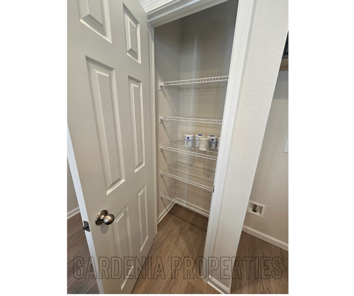 Building Photo - 1115 E 5th St