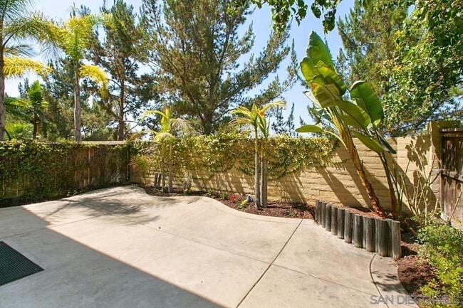 Building Photo - 13348 Calle Del Campo