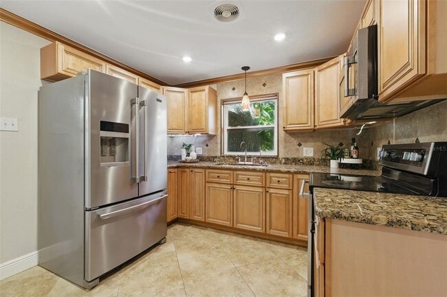 Building Photo - 4926 Camellia Way S