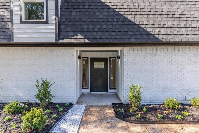 Building Photo - 185 El Pinto