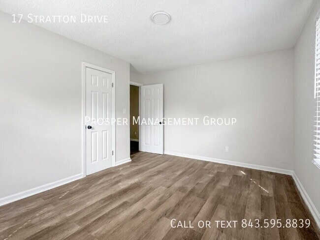 Building Photo - 17 Stratton Dr